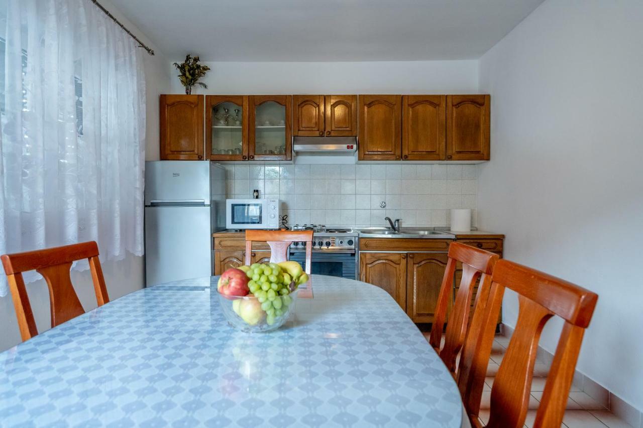 Apartment Matija Podstrana Buitenkant foto